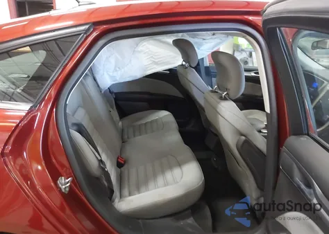 2014 Ford Fusion S z USA, uszkodzony, nr VIN 3FA6P0G7XER337166